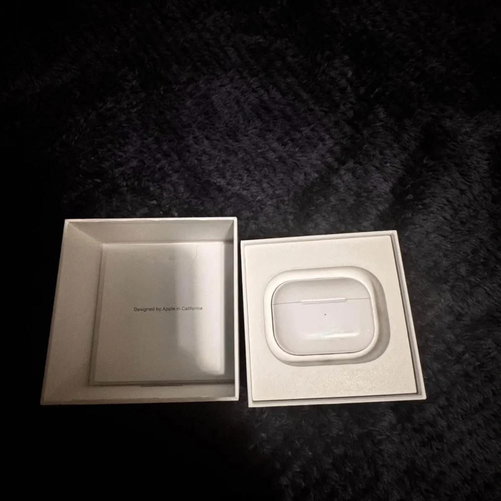 Apple AirPods Pro with Charging Case - White